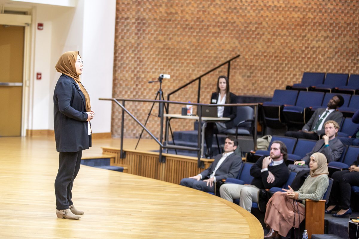 Takakuwa presents research